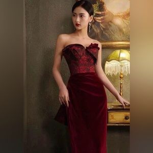 RED VELVET UNIQUE ROSE DRESS DETACHABLE BOW SIZE SMALL